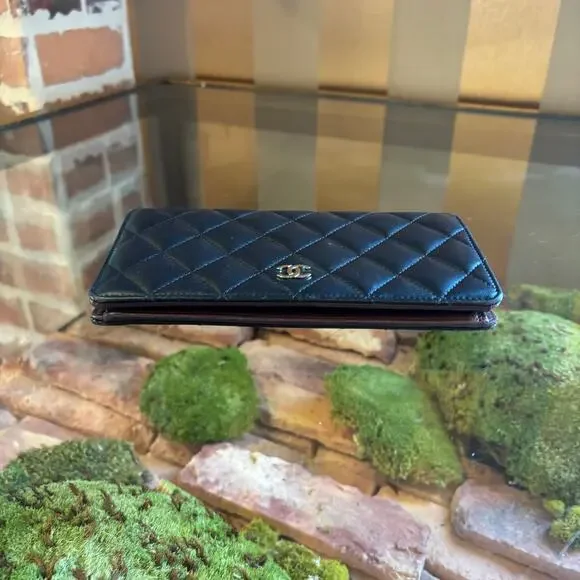 CHANEL Black Quilted Black Wallet - Picture 2 of 9